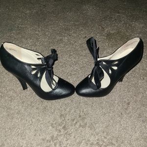 Womens size 7 mo mo mary jane 4 inch heels